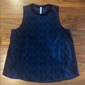 Athleta Dark Blue snake skin Patterned Sleeveless Blouse size XL